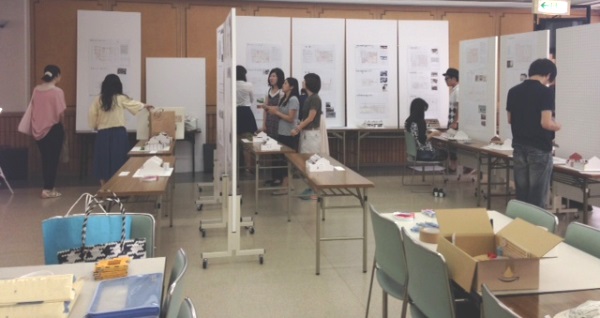 学内展準備.jpg