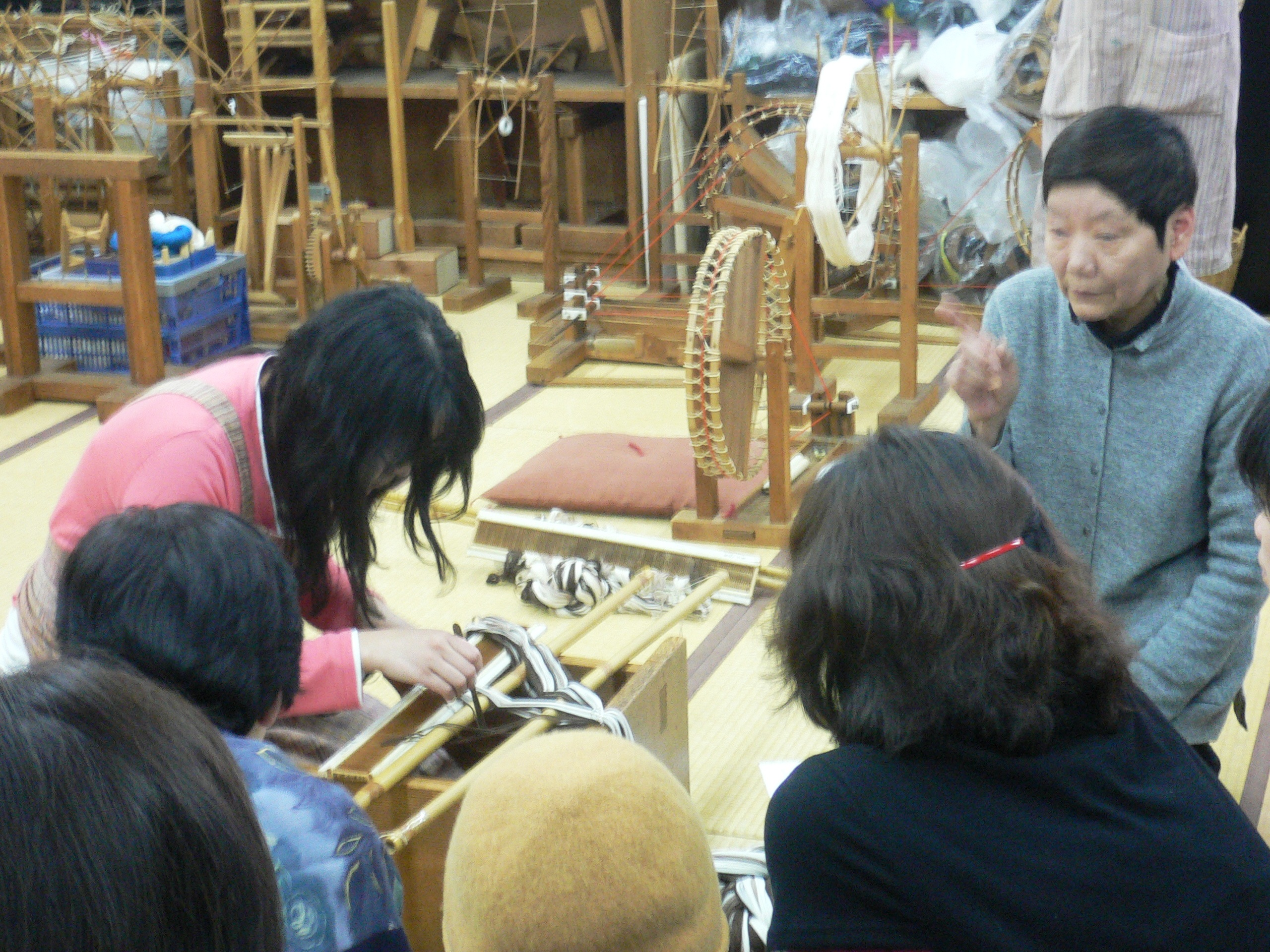 織物講座「高機+組紐」を開講しました :: 帝塚山大学